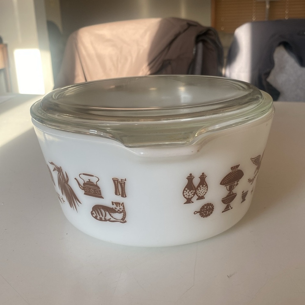 Pyrex Early American 1.5 quart Casserole Dish with Lid - Picture 5 of 11